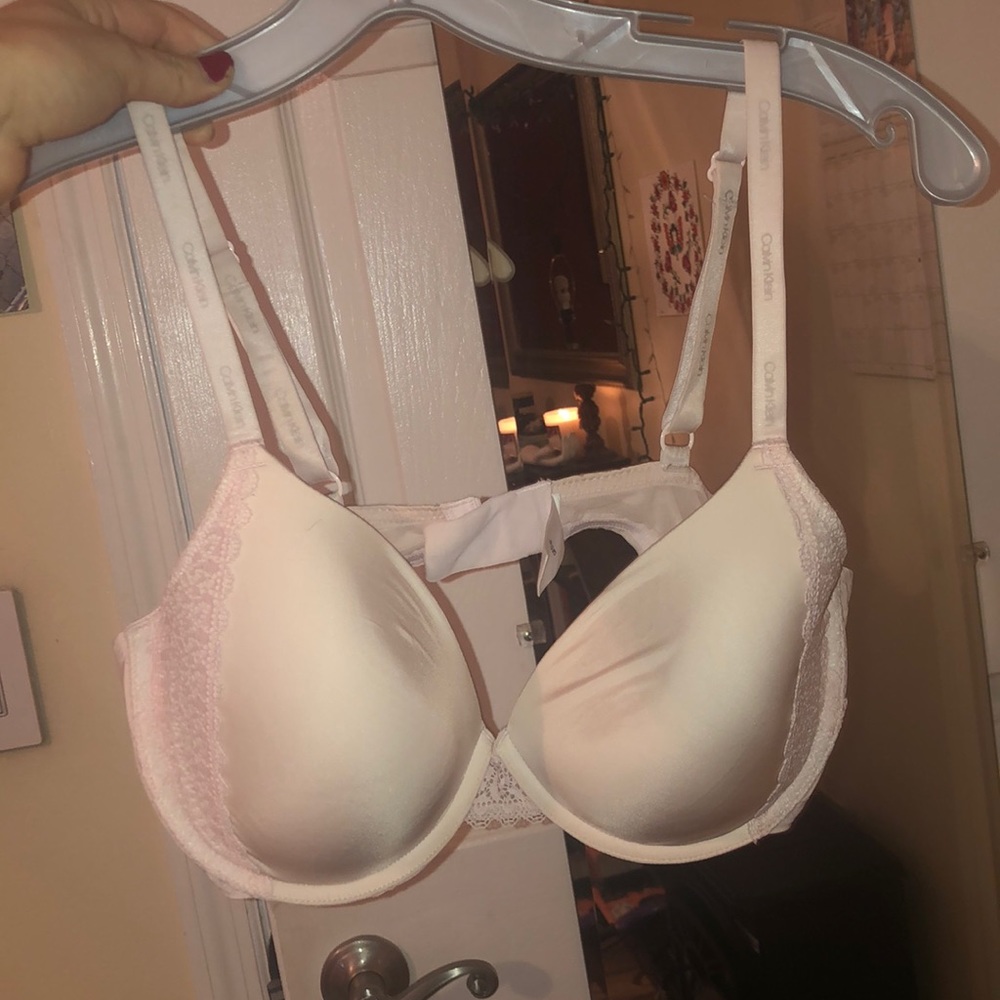 36D Calvin Klein bra, light pink